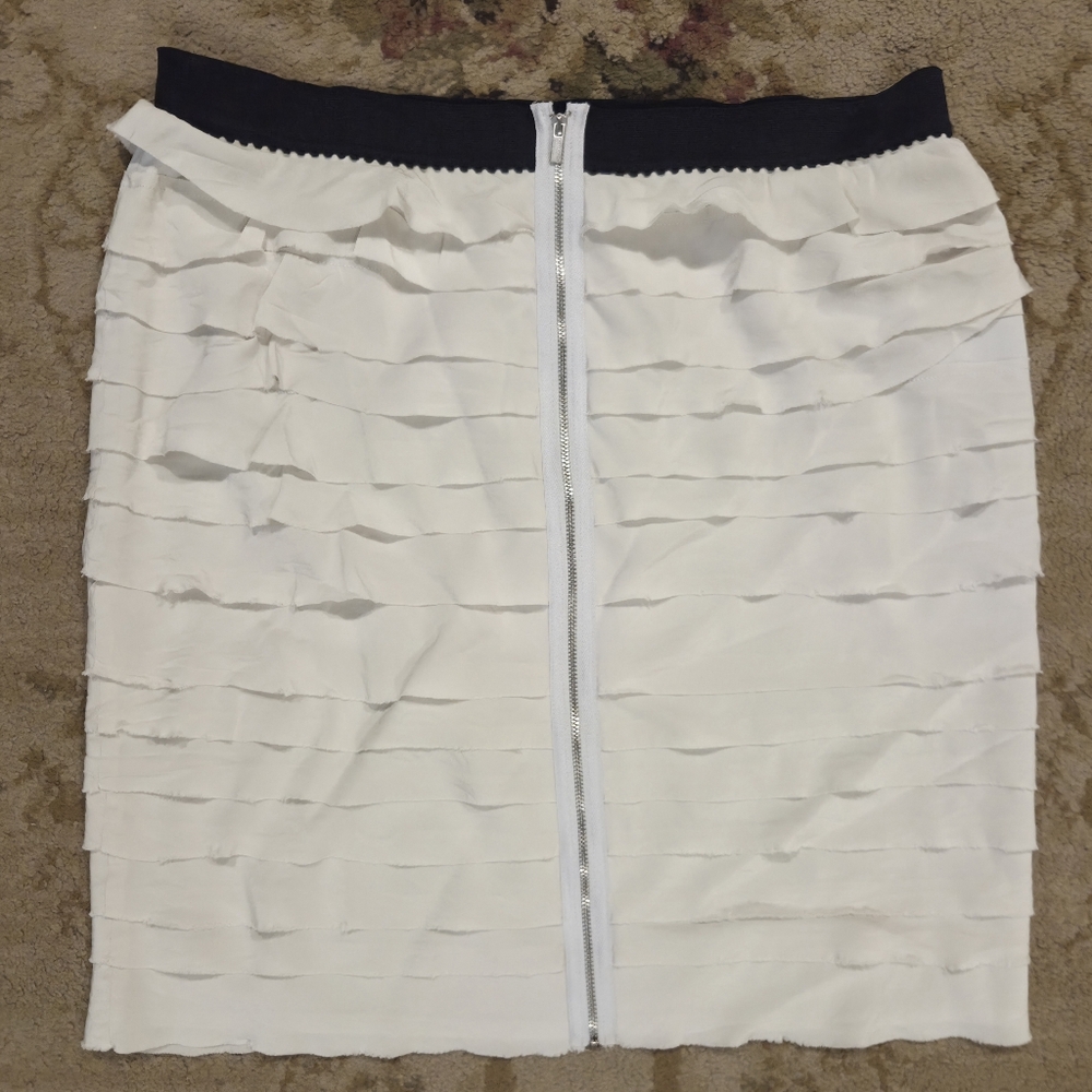 BCBGMaxAzria White and Black Tiered Pencil Skirt With Font Zip Size Large